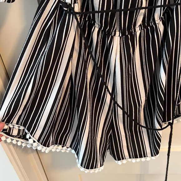 Black and white combo short - Picture 2 of 4